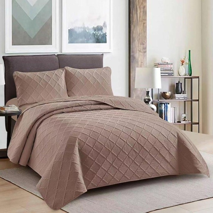 Cuvertura matlasata dimensiunea 160x230 cm cm si 1 fata de perna 50x70 cm, pat single, colectia Pucioasa, uni, model romburi, culoare maro