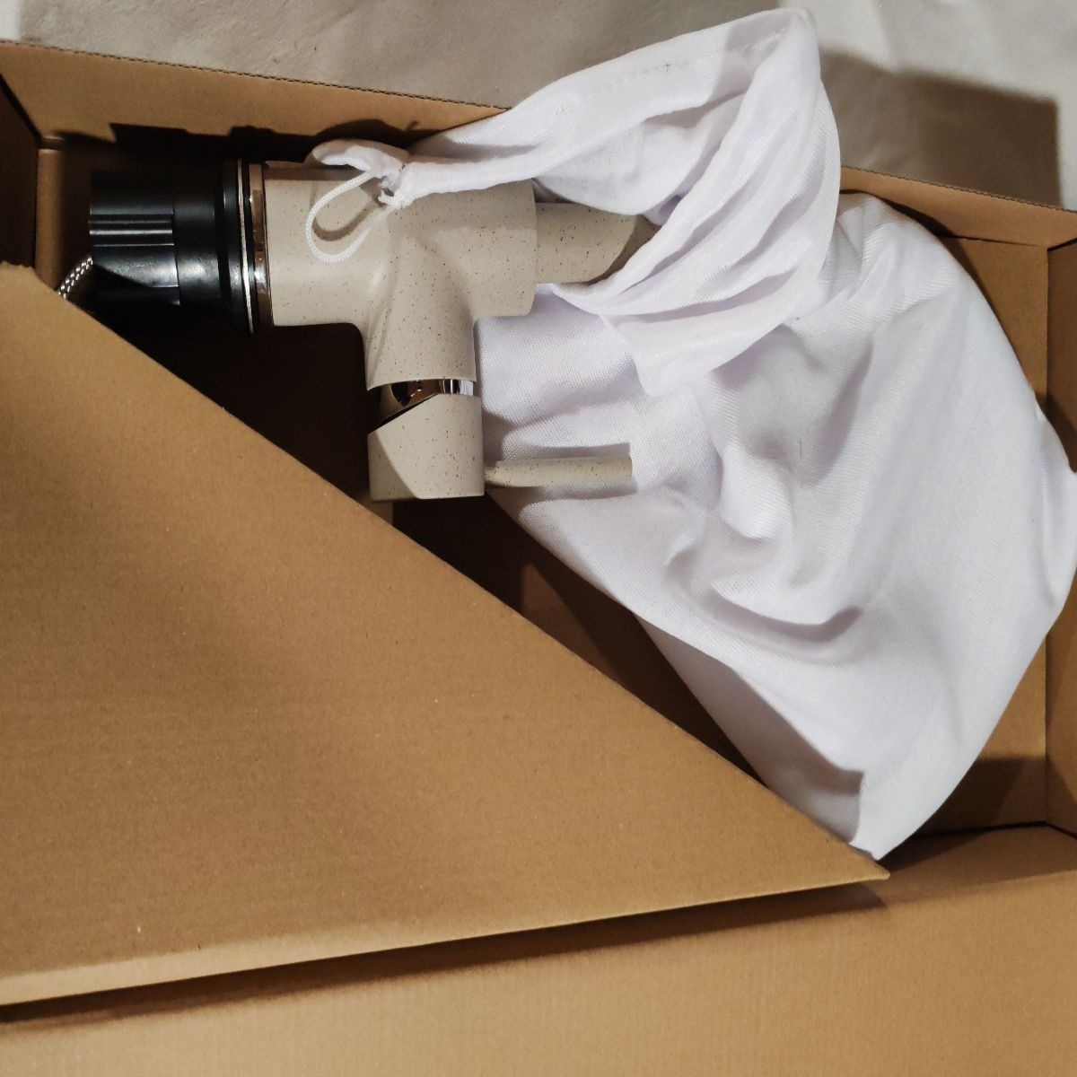 Pachet chiuveta bucatarie Kring + baterie Kring Sevilla, compozit granit, 780x440mm, adancime 170mm, reversibila, montare pe blat Bej, Resigilat,