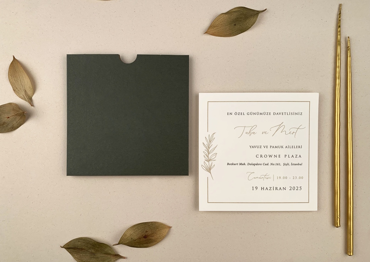 Invitatie de nunta rustica si minimalista cu plic verde inchis – 12261