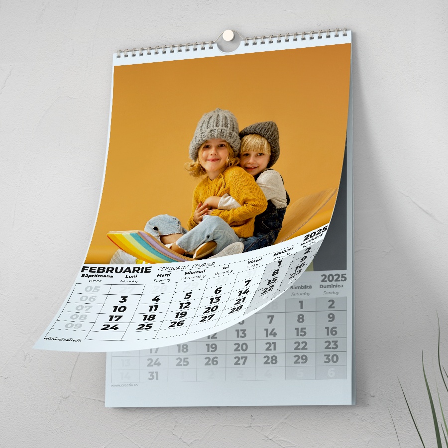 Calendar personalizat cu fotografii 2025