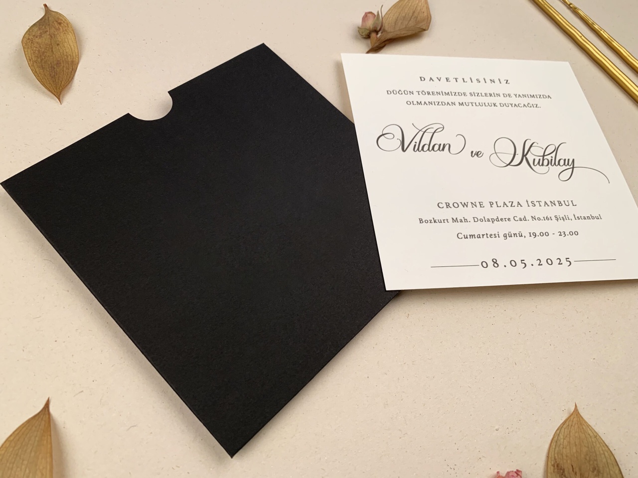 Invitatie patrata clasica alb-negru cu accente rafinate – 12262