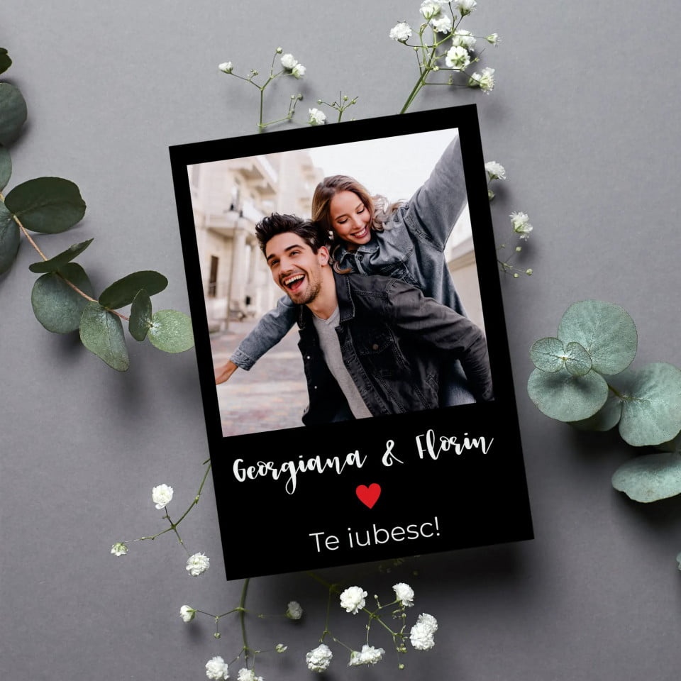 Magnet negru personalizat cu o fotografie si text