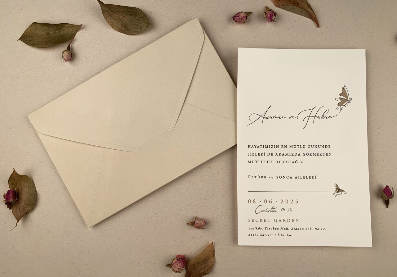 Invitatie de nunta, cu plic beige si fluturas, 136x203mm – 12253