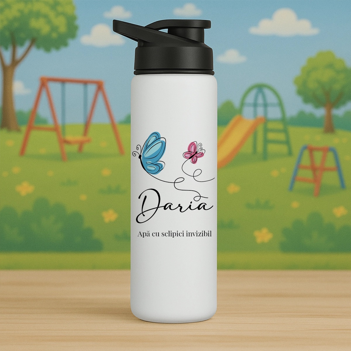 Sticla de apa personalizata cu nume si mesaj fluturas