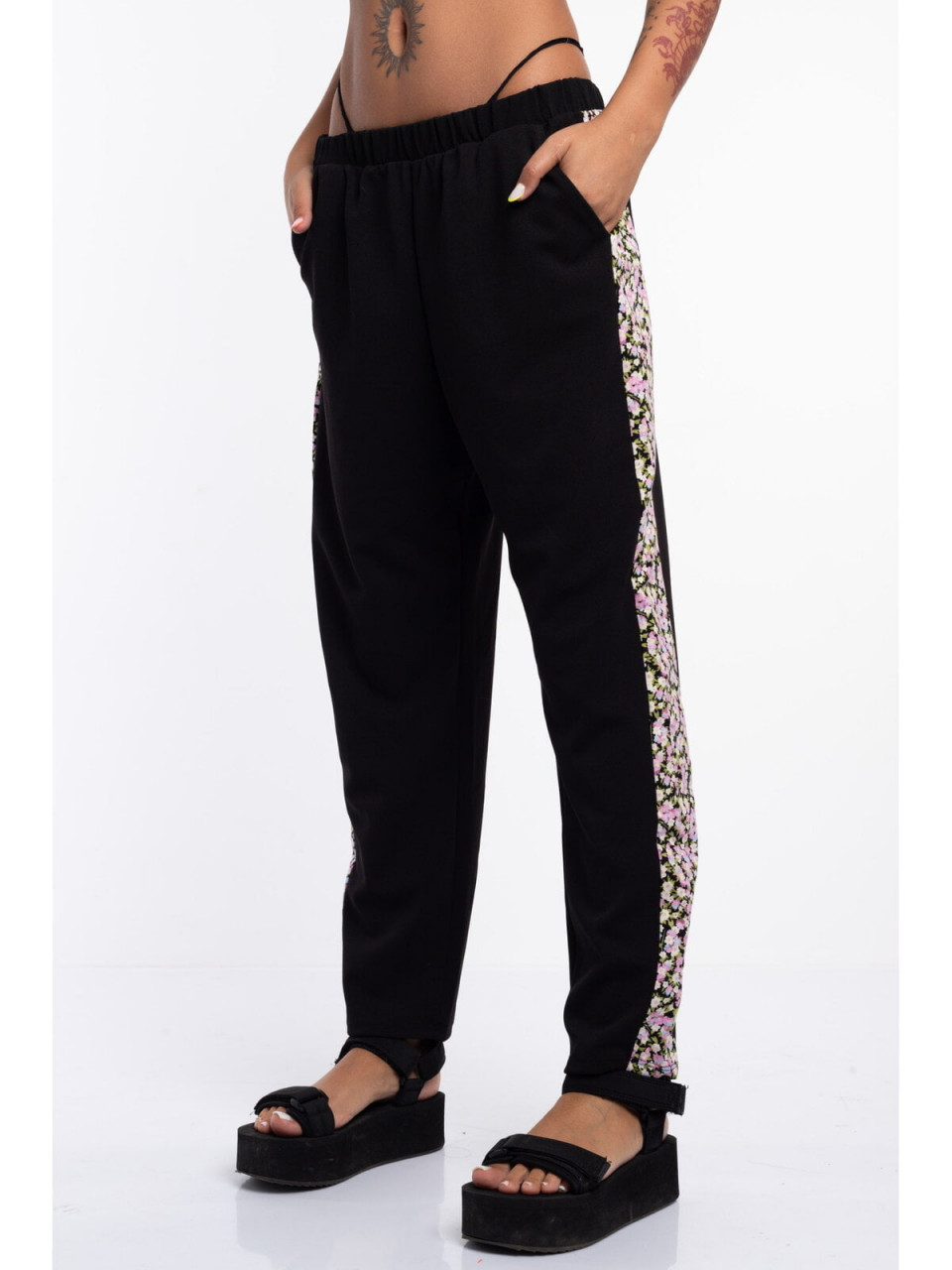 Pantaloni dama negru de trening cu insertie flori alb roz