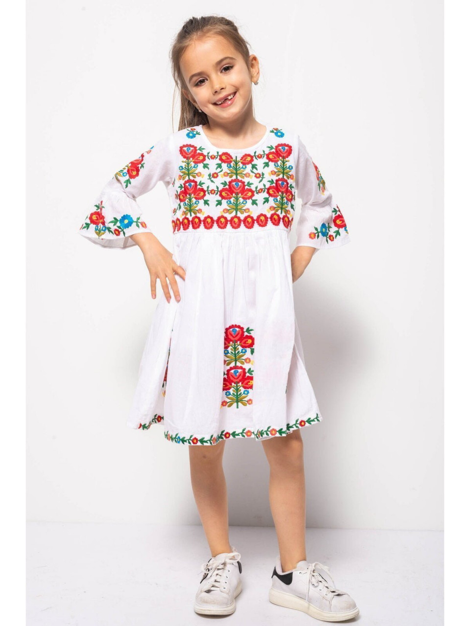 Rochie Traditionala din Bumbac Alb cu Broderie Forala