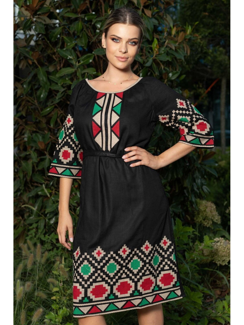 Rochie traditionala din bumbac negru cu broderie