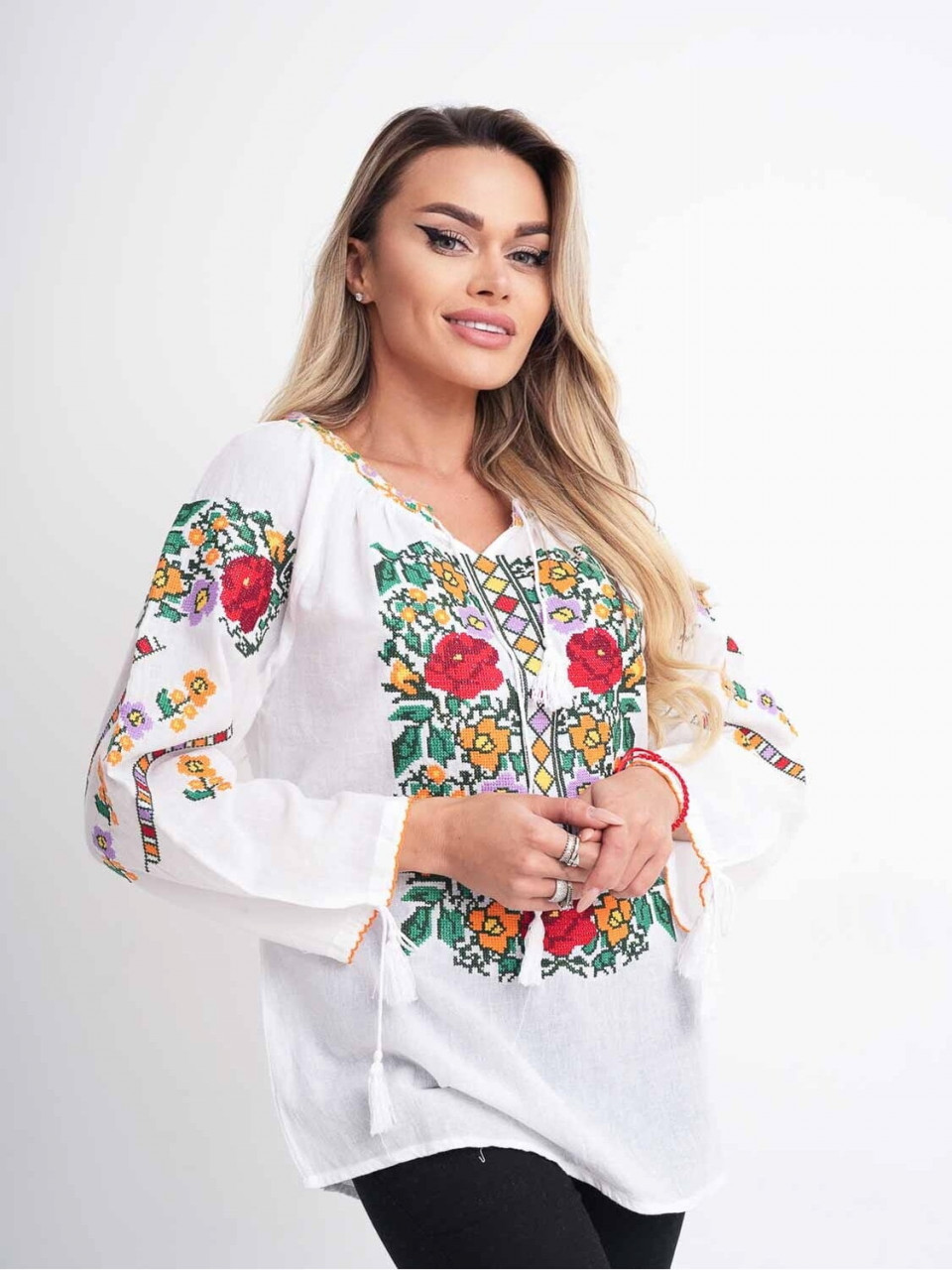 Ie dama din bumbac alb cu model traditional flori multicolore