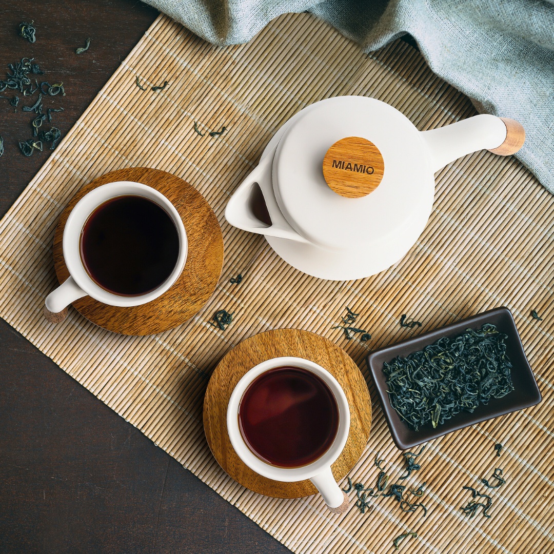 Set Ceainic cu infuzor si 4 Cesti pentru ceai, cu farfurii din bambus, 1000ml, 4x300ml, ceramica, alb