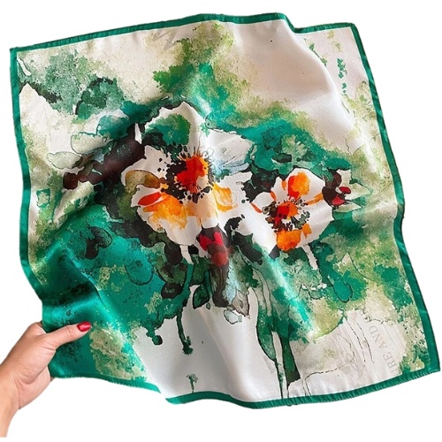 Esarfa satin verde picturala cu accente florale