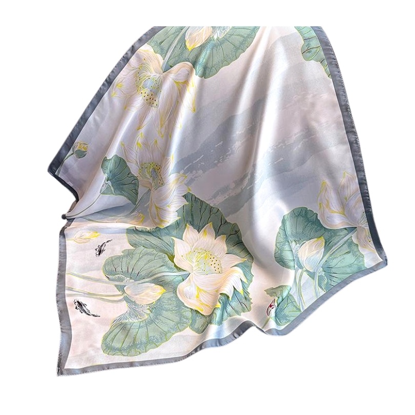 Esarfa patrata din satin Flori de Lotus
