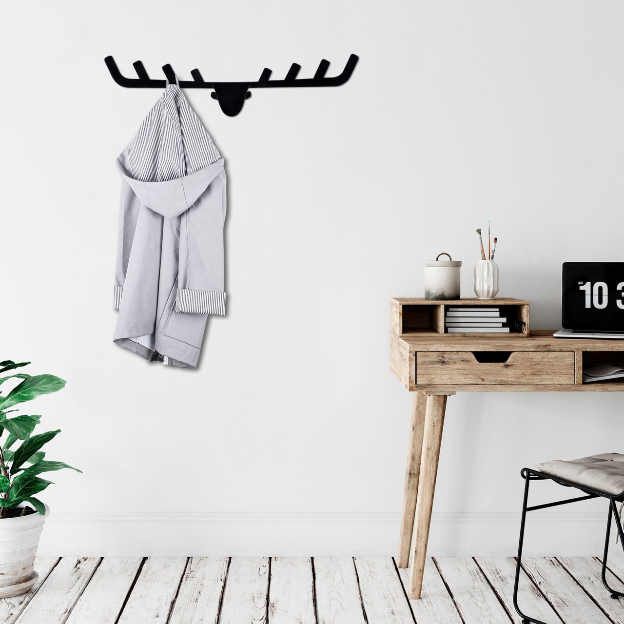 Cuier negru din metal Lara The Home Collection