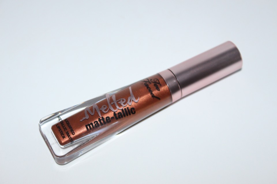 Ruj de buze lichid Too Faced Melted Matte-tallic Nuanta Give it to me image3
