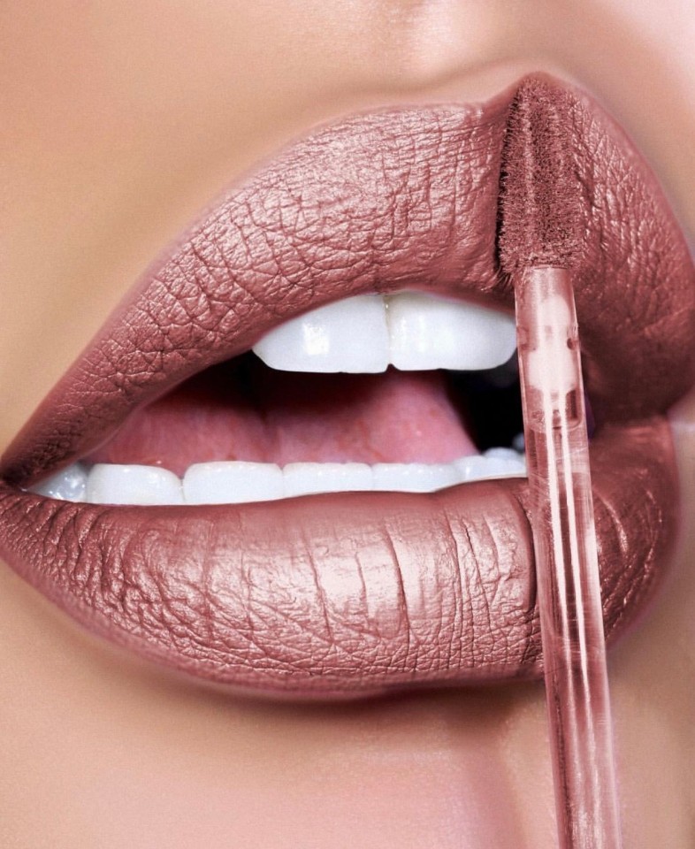 Ruj de buze lichid too faced melted matte-tallic nuanta you better work